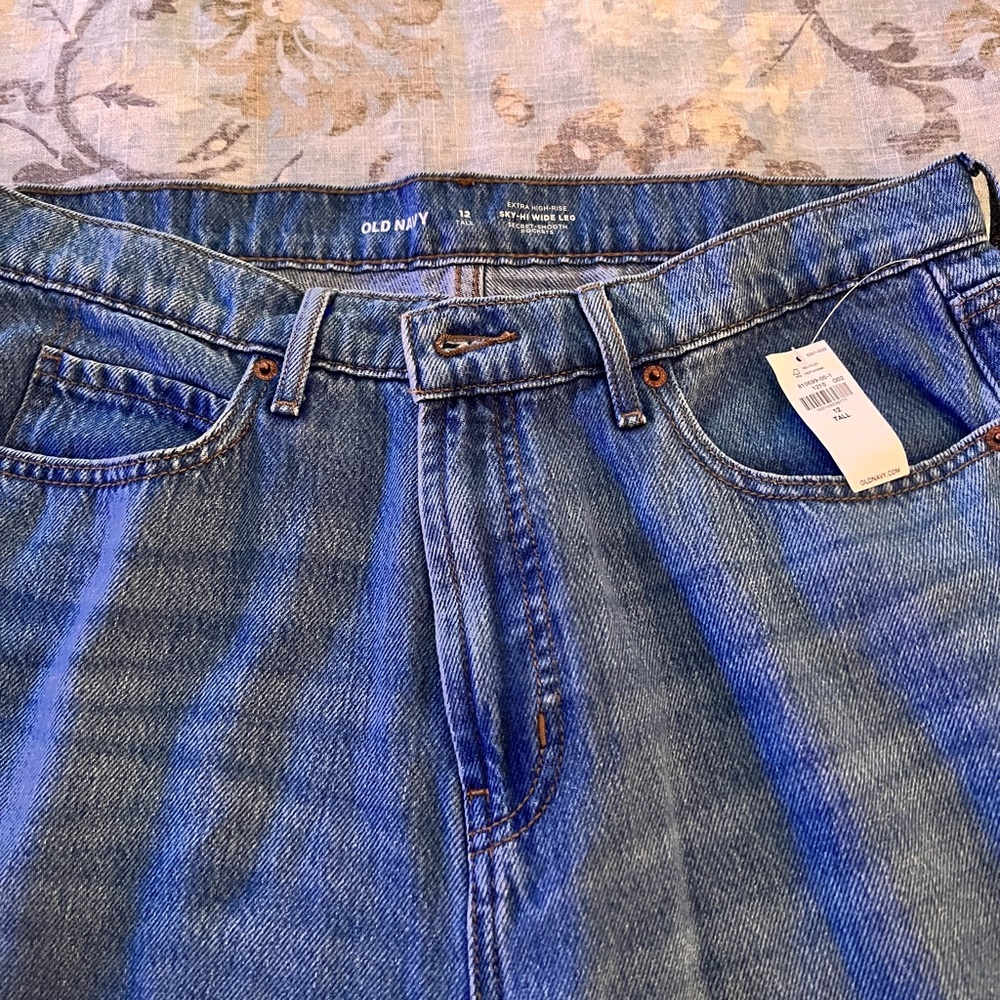 Brand new-tags Old Navy cargo jeans. Bought them and past the 30 dys to run